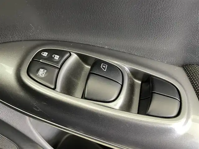 日産 ジューク 15RX アーバンセレクション 富山県 2015(平27)年 9万km スーパーブラック 社外ナビ(AM/FM/CD/DVD/BT)/フルセグTV/バックカメラ/エンジンスターター/ETC/横滑り防止装置/アイドリングストップ/LEDヘッドライト/フォグランプ/オートライト/プッシュスタート/スマートキー×2/純正フロアマット/保証書/取扱説明書