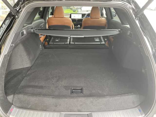 トヨタ クラウン エステート Z 愛知県 2025(令7)年 0.1千km ブラック 登録済未使用車/純正12.4型ディズプレイオーディオナビ/全方位カメラ/サンルーフ/レーダークルーズコントロール/シートヒーター/エアシート/バックカメラ/ブラインドスポットモニター/電動リアゲート/パワーシート/ヘッドアップディスプレイ/コーナーセンサー/ETC2.0/インテリジェントミラー/LEDヘッドライト/ステアリングヒーター/オートマチックハイビーム/ワイヤレス充電機/ステアリングスイッチ/スマートキー/プッシュスタート