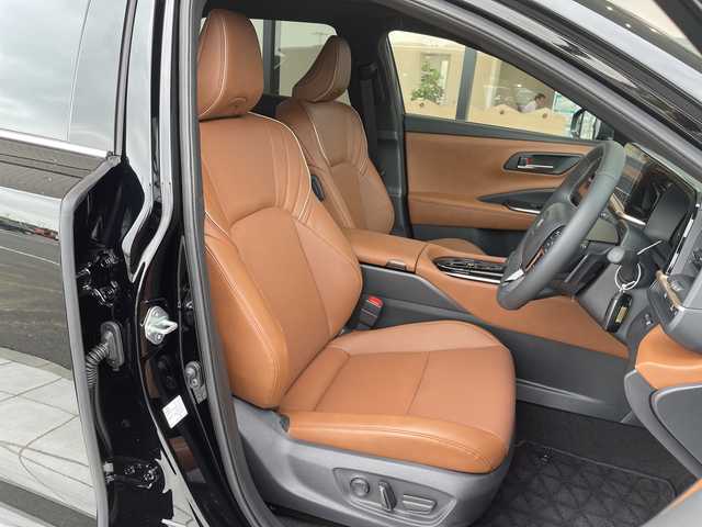 トヨタ クラウン エステート Z 愛知県 2025(令7)年 0.1千km ブラック 登録済未使用車/純正12.4型ディズプレイオーディオナビ/全方位カメラ/サンルーフ/レーダークルーズコントロール/シートヒーター/エアシート/バックカメラ/ブラインドスポットモニター/電動リアゲート/パワーシート/ヘッドアップディスプレイ/コーナーセンサー/ETC2.0/インテリジェントミラー/LEDヘッドライト/ステアリングヒーター/オートマチックハイビーム/ワイヤレス充電機/ステアリングスイッチ/スマートキー/プッシュスタート