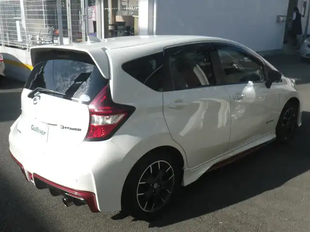 日産 ノート e－パワー ニスモ 神奈川県 2017(平29)年 8.2万km ブリリアントホワイトパール インテリジェントアラウンドビューモニター/・フロント/バックソナー/・アラウンドビューモニター（スマートルームミラー）/・ドアミラーヒーター/ワンオーナー/純正SDナビ　フルセグTV/（Bluetooth/DVD再生可/SD/Mストッカー/USB）/アラウンドビューモニター/スマートルームミラー/LEDヘッドランプ/エマージェンシーブレーキ/車線逸脱警報/マルチラゲッジボード/ドアミラー自動格納装置/インテリキーx2/ETC/点検記録（全て日産ディーラーで実施）/　30/4  R1/5  R2/5  R3/5/ R4/5  R5/5  R7/7/6ヶ月点検記録（全て日産ディーラーで実施）/　30/10  R1/11  R2/10  R3/10/ R4/10  R5/10  R6/12