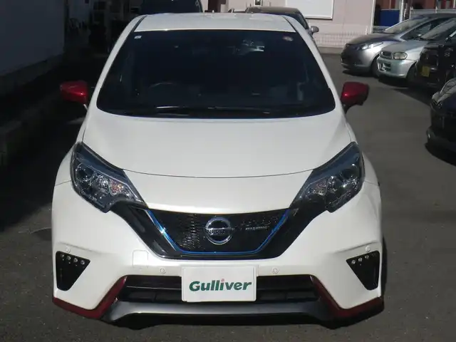 日産 ノート e－パワー ニスモ 神奈川県 2017(平29)年 8.2万km ブリリアントホワイトパール インテリジェントアラウンドビューモニター/・フロント/バックソナー/・アラウンドビューモニター（スマートルームミラー）/・ドアミラーヒーター/ワンオーナー/純正SDナビ　フルセグTV/（Bluetooth/DVD再生可/SD/Mストッカー/USB）/アラウンドビューモニター/スマートルームミラー/LEDヘッドランプ/エマージェンシーブレーキ/車線逸脱警報/マルチラゲッジボード/ドアミラー自動格納装置/インテリキーx2/ETC/点検記録（全て日産ディーラーで実施）/　30/4  R1/5  R2/5  R3/5/ R4/5  R5/5  R7/7/6ヶ月点検記録（全て日産ディーラーで実施）/　30/10  R1/11  R2/10  R3/10/ R4/10  R5/10  R6/12