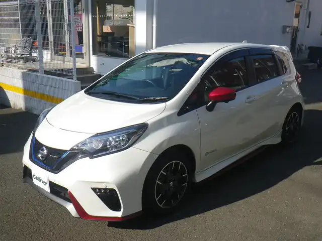 日産 ノート e－パワー ニスモ 神奈川県 2017(平29)年 8.2万km ブリリアントホワイトパール インテリジェントアラウンドビューモニター/・フロント/バックソナー/・アラウンドビューモニター（スマートルームミラー）/・ドアミラーヒーター/ワンオーナー/純正SDナビ　フルセグTV/（Bluetooth/DVD再生可/SD/Mストッカー/USB）/アラウンドビューモニター/スマートルームミラー/LEDヘッドランプ/エマージェンシーブレーキ/車線逸脱警報/マルチラゲッジボード/ドアミラー自動格納装置/インテリキーx2/ETC/点検記録（全て日産ディーラーで実施）/　30/4  R1/5  R2/5  R3/5/ R4/5  R5/5  R7/7/6ヶ月点検記録（全て日産ディーラーで実施）/　30/10  R1/11  R2/10  R3/10/ R4/10  R5/10  R6/12