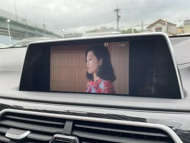 ＢＭＷ ７５０Ｌｉ Mスポーツ 愛知県 2019(平31)年 5.3万km サファイアブラックP サンルーフ/純正ナビ/（CD/DVD/BT/FM/AM）/フルセグTV/全方位カメラ/リアエンターテイメント/ハーマンカードンサウンド/ETC/純正21インチAW/インテリジェントセーフティ/ブラインドスポットモニター/レザーシート/全席メモリー付きパワーシート/全席シートヒーター/エアシート/ハンドルヒーター/取説、保証書/スペアキー
