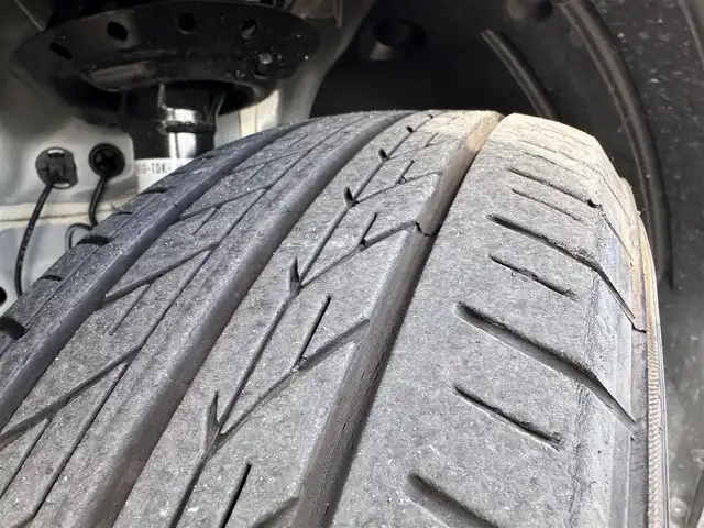 ホンダ フリード G ホンダセンシング 宮城県 2022(令4)年 1.1万km プラチナホワイトパール Sパッケージ/●コンビシート＆専用インテリア/●15インチアルミホイール/●本革巻ステアリングホイール/●シートバックアッパーポケット/●LEDヘッドライト＋LEDアクティブコーナリングライト/Cパッケージ/・照明付きバニティミラー/・プラズマクラスター付オートエアコン/・シートヒーター（運転席/助手席）/・ロールサンシェード（スライドドア）/・コンフォートビューパッケージ/（親水/ヒーテッドドアミラー＋熱線入フロントウィンドウ＋フロントガラス撥水ガラス）/サイド＋カーテンエアバッグ/＝＝＝/ホンダセンシング/・衝突軽減ブレーキ/・歩行者事故低減ステアリング/・アダプティブクルーズコントロール/・車線維持支援システム/・路外逸脱抑制機能/・誤発進抑制機能/・先行車発進お知らせ機能/・標識認識機能/純正9インチナビ（VXM-227VFNi）/・CD/DVD/・Bluetooth/・フルセグTV/バックカメラ/ビルトインETC/ドライブレコーダー/両側パワースライドドア/フロアマット/ドアバイザー/Wエアバッグ