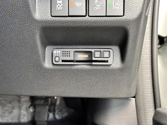 ホンダ フリード G ホンダセンシング 宮城県 2022(令4)年 1.1万km プラチナホワイトパール Sパッケージ/●コンビシート＆専用インテリア/●15インチアルミホイール/●本革巻ステアリングホイール/●シートバックアッパーポケット/●LEDヘッドライト＋LEDアクティブコーナリングライト/Cパッケージ/・照明付きバニティミラー/・プラズマクラスター付オートエアコン/・シートヒーター（運転席/助手席）/・ロールサンシェード（スライドドア）/・コンフォートビューパッケージ/（親水/ヒーテッドドアミラー＋熱線入フロントウィンドウ＋フロントガラス撥水ガラス）/サイド＋カーテンエアバッグ/＝＝＝/ホンダセンシング/・衝突軽減ブレーキ/・歩行者事故低減ステアリング/・アダプティブクルーズコントロール/・車線維持支援システム/・路外逸脱抑制機能/・誤発進抑制機能/・先行車発進お知らせ機能/・標識認識機能/純正9インチナビ（VXM-227VFNi）/・CD/DVD/・Bluetooth/・フルセグTV/バックカメラ/ビルトインETC/ドライブレコーダー/両側パワースライドドア/フロアマット/ドアバイザー/Wエアバッグ