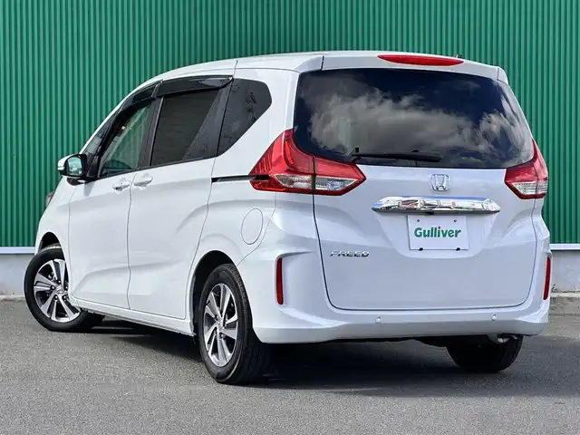 ホンダ フリード G ホンダセンシング 宮城県 2022(令4)年 1.1万km プラチナホワイトパール Sパッケージ/●コンビシート＆専用インテリア/●15インチアルミホイール/●本革巻ステアリングホイール/●シートバックアッパーポケット/●LEDヘッドライト＋LEDアクティブコーナリングライト/Cパッケージ/・照明付きバニティミラー/・プラズマクラスター付オートエアコン/・シートヒーター（運転席/助手席）/・ロールサンシェード（スライドドア）/・コンフォートビューパッケージ/（親水/ヒーテッドドアミラー＋熱線入フロントウィンドウ＋フロントガラス撥水ガラス）/サイド＋カーテンエアバッグ/＝＝＝/ホンダセンシング/・衝突軽減ブレーキ/・歩行者事故低減ステアリング/・アダプティブクルーズコントロール/・車線維持支援システム/・路外逸脱抑制機能/・誤発進抑制機能/・先行車発進お知らせ機能/・標識認識機能/純正9インチナビ（VXM-227VFNi）/・CD/DVD/・Bluetooth/・フルセグTV/バックカメラ/ビルトインETC/ドライブレコーダー/両側パワースライドドア/フロアマット/ドアバイザー/Wエアバッグ