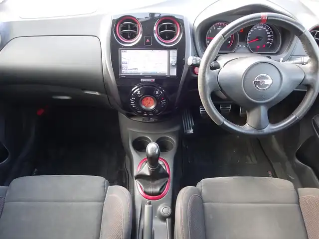 日産 ノート ニスモS 山形県 2015(平27)年 7.4万km ブリリアントホワイトパール 5MT/メモリナビ/　　【CD DVD BT フルセグ AUX MSV】/LEDオートヘッドライト/純正17インチアルミホイール/電動格納ウィンカーミラー/純正フロアマット/ドアバイザ―/AAC/スマートキー/ETC