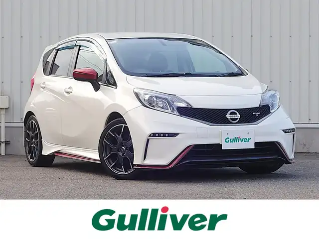日産 ノート ニスモS 山形県 2015(平27)年 7.4万km ブリリアントホワイトパール 5MT/メモリナビ/　　【CD DVD BT フルセグ AUX MSV】/LEDオートヘッドライト/純正17インチアルミホイール/電動格納ウィンカーミラー/純正フロアマット/ドアバイザ―/AAC/スマートキー/ETC