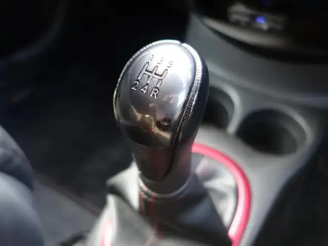 日産 ノート ニスモS 山形県 2015(平27)年 7.4万km ブリリアントホワイトパール 5MT/メモリナビ/　　【CD DVD BT フルセグ AUX MSV】/LEDオートヘッドライト/純正17インチアルミホイール/電動格納ウィンカーミラー/純正フロアマット/ドアバイザ―/AAC/スマートキー/ETC