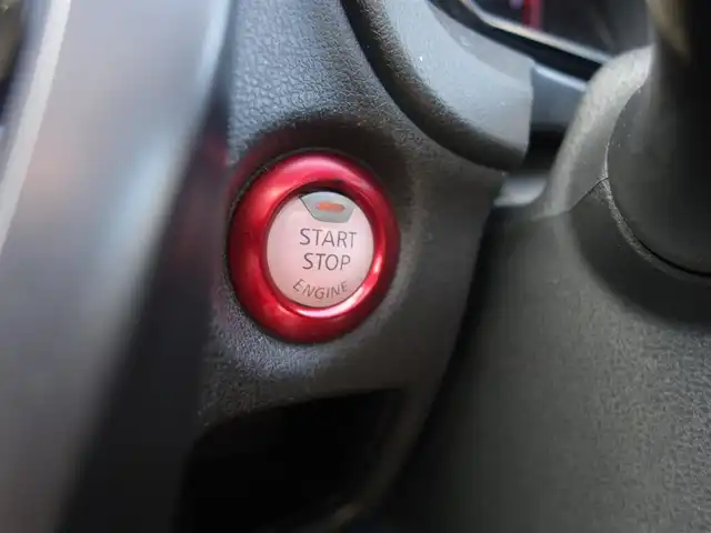 日産 ノート ニスモS 山形県 2015(平27)年 7.4万km ブリリアントホワイトパール 5MT/メモリナビ/　　【CD DVD BT フルセグ AUX MSV】/LEDオートヘッドライト/純正17インチアルミホイール/電動格納ウィンカーミラー/純正フロアマット/ドアバイザ―/AAC/スマートキー/ETC