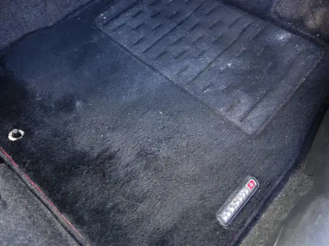 日産 ノート ニスモS 山形県 2015(平27)年 7.4万km ブリリアントホワイトパール 5MT/メモリナビ/　　【CD DVD BT フルセグ AUX MSV】/LEDオートヘッドライト/純正17インチアルミホイール/電動格納ウィンカーミラー/純正フロアマット/ドアバイザ―/AAC/スマートキー/ETC