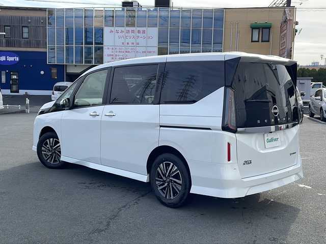 日産 セレナ e－パワー ハイウェイスター V 三重県 2025(令7)年 0.1千km プリズムホワイト 未使用車/純正ナビ/ドラレコ/ETC/デジタルインナーミラー/ハンズフリー電動スライド/レーダークルーズコントロール/レーンキープアシスト/ハンドルアシスト/オートブレーキホールド/衝突軽減/ワイヤレス充電/プロパイロット/LEDオートライト/電動格納ミラー