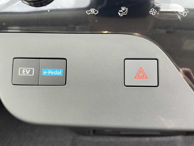 日産 セレナ e－パワー ハイウェイスター V 三重県 2025(令7)年 0.1千km プリズムホワイト 未使用車/純正ナビ/ドラレコ/ETC/デジタルインナーミラー/ハンズフリー電動スライド/レーダークルーズコントロール/レーンキープアシスト/ハンドルアシスト/オートブレーキホールド/衝突軽減/ワイヤレス充電/プロパイロット/LEDオートライト/電動格納ミラー