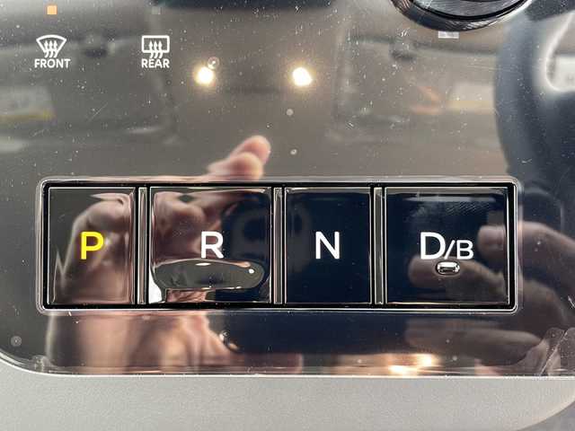 日産 セレナ e－パワー ハイウェイスター V 三重県 2025(令7)年 0.1千km プリズムホワイト 未使用車/純正ナビ/ドラレコ/ETC/デジタルインナーミラー/ハンズフリー電動スライド/レーダークルーズコントロール/レーンキープアシスト/ハンドルアシスト/オートブレーキホールド/衝突軽減/ワイヤレス充電/プロパイロット/LEDオートライト/電動格納ミラー