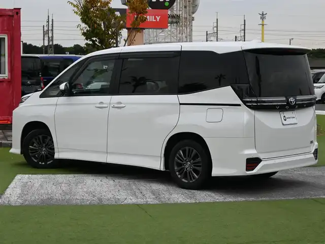 トヨタ ヴォクシー ハイブリッド S－G 千葉県 2023(令5)年 3.8万km ホワイトパールクリスタルシャイン 205/60R16/Toyota Safety Sense/・プリクラッシュセーフティ/・レーンディパーチャーアラート/・オートハイビーム/・レーダークルーズコントロール/左パワースライドドア/右イージークローザードア/10.5インチ純正コネクティッドナビ/地デジTV/【DVD/CD再生機能　Bluetooth接続】/バックカメラ/革巻きステアリング/ステアリングスイッチ/ETC（2.0）/LEDヘッドライト/ウインカーミラー/クリアランスソナー/純正16インチアルミホイル/サイド/カーテンエアバッグ/スマートキー