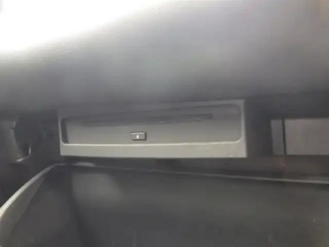 トヨタ ヴォクシー ハイブリッド S－G 千葉県 2023(令5)年 3.8万km ホワイトパールクリスタルシャイン 205/60R16/Toyota Safety Sense/・プリクラッシュセーフティ/・レーンディパーチャーアラート/・オートハイビーム/・レーダークルーズコントロール/左パワースライドドア/右イージークローザードア/10.5インチ純正コネクティッドナビ/地デジTV/【DVD/CD再生機能　Bluetooth接続】/バックカメラ/革巻きステアリング/ステアリングスイッチ/ETC（2.0）/LEDヘッドライト/ウインカーミラー/クリアランスソナー/純正16インチアルミホイル/サイド/カーテンエアバッグ/スマートキー