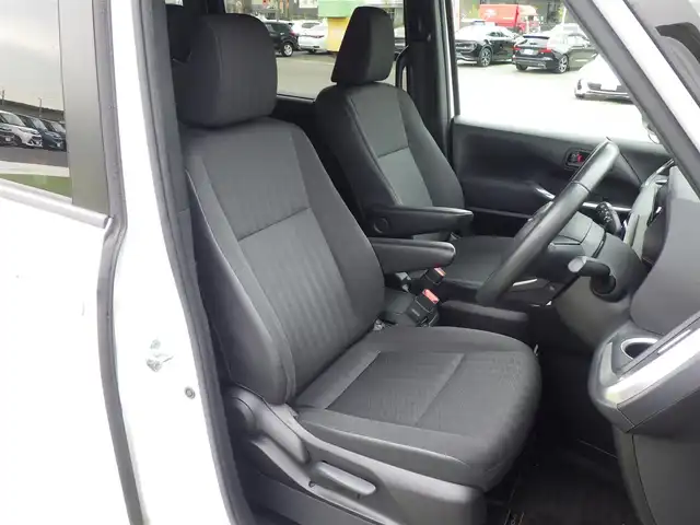 トヨタ ヴォクシー ハイブリッド S－G 千葉県 2023(令5)年 3.8万km ホワイトパールクリスタルシャイン 205/60R16/Toyota Safety Sense/・プリクラッシュセーフティ/・レーンディパーチャーアラート/・オートハイビーム/・レーダークルーズコントロール/左パワースライドドア/右イージークローザードア/10.5インチ純正コネクティッドナビ/地デジTV/【DVD/CD再生機能　Bluetooth接続】/バックカメラ/革巻きステアリング/ステアリングスイッチ/ETC（2.0）/LEDヘッドライト/ウインカーミラー/クリアランスソナー/純正16インチアルミホイル/サイド/カーテンエアバッグ/スマートキー