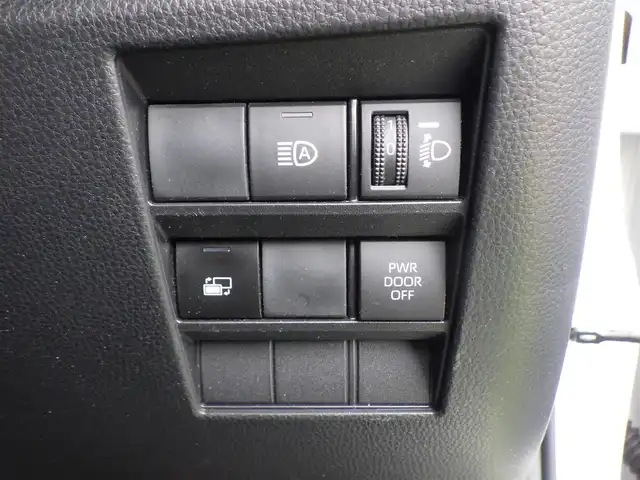 トヨタ ヴォクシー ハイブリッド S－G 千葉県 2023(令5)年 3.8万km ホワイトパールクリスタルシャイン 205/60R16/Toyota Safety Sense/・プリクラッシュセーフティ/・レーンディパーチャーアラート/・オートハイビーム/・レーダークルーズコントロール/左パワースライドドア/右イージークローザードア/10.5インチ純正コネクティッドナビ/地デジTV/【DVD/CD再生機能　Bluetooth接続】/バックカメラ/革巻きステアリング/ステアリングスイッチ/ETC（2.0）/LEDヘッドライト/ウインカーミラー/クリアランスソナー/純正16インチアルミホイル/サイド/カーテンエアバッグ/スマートキー