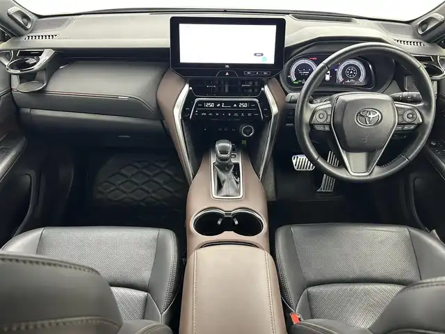 トヨタ ハリアー ハイブリッド Z レザーパッケージ 岡山県 2023(令5)年 4.3万km プレシャスブラックパール 純正12.3インチディスプレイオーディオプラス/【フルセグ/AM/FM/BT/CarPay】/モデリスタエアロ(F/S/R下)/モデリスタマフラーカッター/モデリスタネイルガード/JBLプレミアムサウンド/調光パノラマルーフ/パノラミックビューモニター/デジタルインナーミラー/ヘッドアップディスプレイ/パワーバックドア/ブラインドスポットモニター/パワーシート/シートメモリー/シートヒーター/エアシート/ステリングヒーター/レザーシート/ワイヤレス充電/コーナーセンサー/衝突軽減ブレーキ/スマートキー×２