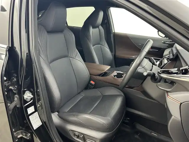 トヨタ ハリアー ハイブリッド Z レザーパッケージ 岡山県 2023(令5)年 4.3万km プレシャスブラックパール 純正12.3インチディスプレイオーディオプラス/【フルセグ/AM/FM/BT/CarPay】/モデリスタエアロ(F/S/R下)/モデリスタマフラーカッター/モデリスタネイルガード/JBLプレミアムサウンド/調光パノラマルーフ/パノラミックビューモニター/デジタルインナーミラー/ヘッドアップディスプレイ/パワーバックドア/ブラインドスポットモニター/パワーシート/シートメモリー/シートヒーター/エアシート/ステリングヒーター/レザーシート/ワイヤレス充電/コーナーセンサー/衝突軽減ブレーキ/スマートキー×２