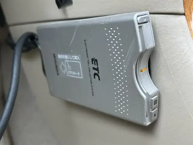 トヨタ アレックス XS 180 福島県 2005(平17)年 8.8万km スーパーホワイトⅡ 社外ナビ/・型番：MDV-333/・ワンセグTV/DVD/CD/AUX/iPod/SD/USB/FM/AM/・ETC/革張りステアリング/4WD/電動格納ミラー/シガーライター/ハロゲンヘッドライト/・オートライト/純正ドアバイザー/純正フロアマット/社外アルミ/・LCZ/積込み冬タイヤ/・DIOS eS6AW/・溝6mm