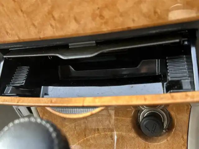 トヨタ アレックス XS 180 福島県 2005(平17)年 8.8万km スーパーホワイトⅡ 社外ナビ/・型番：MDV-333/・ワンセグTV/DVD/CD/AUX/iPod/SD/USB/FM/AM/・ETC/革張りステアリング/4WD/電動格納ミラー/シガーライター/ハロゲンヘッドライト/・オートライト/純正ドアバイザー/純正フロアマット/社外アルミ/・LCZ/積込み冬タイヤ/・DIOS eS6AW/・溝6mm