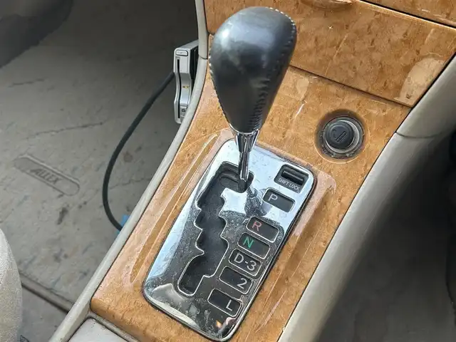 トヨタ アレックス XS 180 福島県 2005(平17)年 8.8万km スーパーホワイトⅡ 社外ナビ/・型番：MDV-333/・ワンセグTV/DVD/CD/AUX/iPod/SD/USB/FM/AM/・ETC/革張りステアリング/4WD/電動格納ミラー/シガーライター/ハロゲンヘッドライト/・オートライト/純正ドアバイザー/純正フロアマット/社外アルミ/・LCZ/積込み冬タイヤ/・DIOS eS6AW/・溝6mm