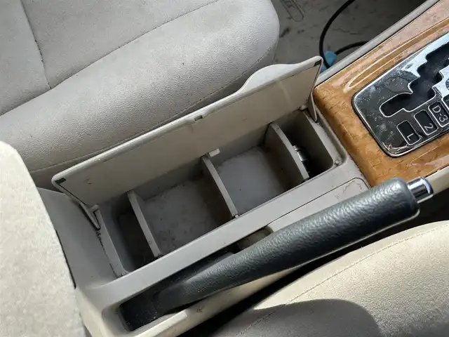 トヨタ アレックス XS 180 福島県 2005(平17)年 8.8万km スーパーホワイトⅡ 社外ナビ/・型番：MDV-333/・ワンセグTV/DVD/CD/AUX/iPod/SD/USB/FM/AM/・ETC/革張りステアリング/4WD/電動格納ミラー/シガーライター/ハロゲンヘッドライト/・オートライト/純正ドアバイザー/純正フロアマット/社外アルミ/・LCZ/積込み冬タイヤ/・DIOS eS6AW/・溝6mm