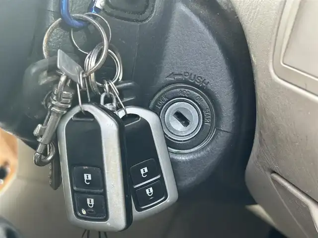 トヨタ アレックス XS 180 福島県 2005(平17)年 8.8万km スーパーホワイトⅡ 社外ナビ/・型番：MDV-333/・ワンセグTV/DVD/CD/AUX/iPod/SD/USB/FM/AM/・ETC/革張りステアリング/4WD/電動格納ミラー/シガーライター/ハロゲンヘッドライト/・オートライト/純正ドアバイザー/純正フロアマット/社外アルミ/・LCZ/積込み冬タイヤ/・DIOS eS6AW/・溝6mm