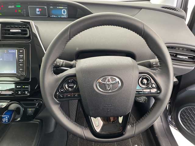 トヨタ プリウス S 愛知県 2020(令2)年 2.3万km グレーメタリック 純正ナビ/レーダークルーズコントロール/バックカメラ/コーナーセンサー/LEDヘッドライト/オートマチックハイビーム/ＥＴＣ/衝突軽減システム/Bluetooth/ステアリングスイッチ/スマートキー/プッシュスタート