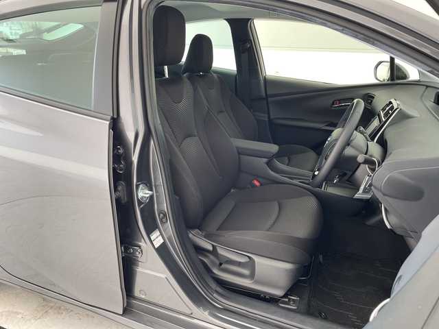 トヨタ プリウス S 愛知県 2020(令2)年 2.3万km グレーメタリック 純正ナビ/レーダークルーズコントロール/バックカメラ/コーナーセンサー/LEDヘッドライト/オートマチックハイビーム/ＥＴＣ/衝突軽減システム/Bluetooth/ステアリングスイッチ/スマートキー/プッシュスタート