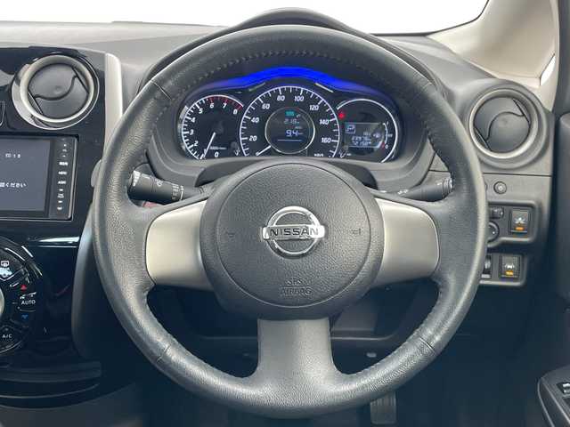 日産 ノート メダリスト エマージェンシーB 愛知県 2014(平26)年 2.4万km ダークメタルグレー SDナビ SDカードなし/全方位カメラ/バックカメラ/HIDヘッドライト/オートライト/ドライブレコーダー/ETC/衝突軽減システム/ワンセグ/CD/Bluetooth/ステアリングスイッチ/スマートキー/プッシュスタート