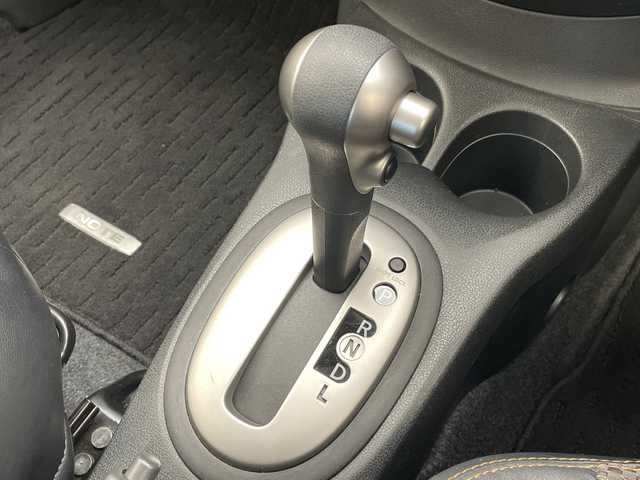 日産 ノート メダリスト エマージェンシーB 愛知県 2014(平26)年 2.4万km ダークメタルグレー SDナビ SDカードなし/全方位カメラ/バックカメラ/HIDヘッドライト/オートライト/ドライブレコーダー/ETC/衝突軽減システム/ワンセグ/CD/Bluetooth/ステアリングスイッチ/スマートキー/プッシュスタート