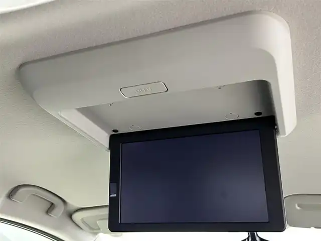 日産 セレナ ハイウェイスター Vセレクション 福岡県 2017(平29)年 5.8万km ブリリアントホワイトパール 後席モニター　/純正９型ナビ（ＢＴ，フルセグＴＶ）　/全方位カメラ　/ナビ連動ドラレコ　/ＥＴＣ　/ＡＣＣ　/コーナーセンサー　/エマージェンシーブレーキ　/レーンキープ　/パーキングアシスト　/両側電動スライドドア
