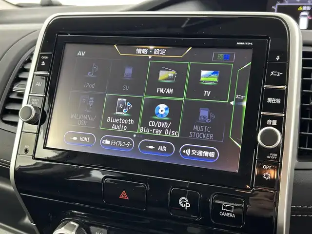 日産 セレナ ハイウェイスター Vセレクション 福岡県 2017(平29)年 5.8万km ブリリアントホワイトパール 後席モニター　/純正９型ナビ（ＢＴ，フルセグＴＶ）　/全方位カメラ　/ナビ連動ドラレコ　/ＥＴＣ　/ＡＣＣ　/コーナーセンサー　/エマージェンシーブレーキ　/レーンキープ　/パーキングアシスト　/両側電動スライドドア
