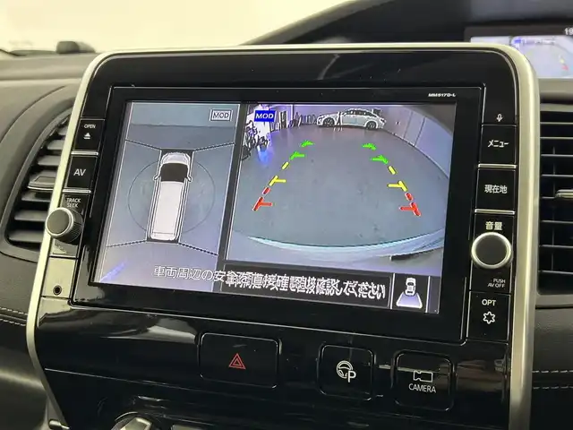 日産 セレナ ハイウェイスター Vセレクション 福岡県 2017(平29)年 5.8万km ブリリアントホワイトパール 後席モニター　/純正９型ナビ（ＢＴ，フルセグＴＶ）　/全方位カメラ　/ナビ連動ドラレコ　/ＥＴＣ　/ＡＣＣ　/コーナーセンサー　/エマージェンシーブレーキ　/レーンキープ　/パーキングアシスト　/両側電動スライドドア