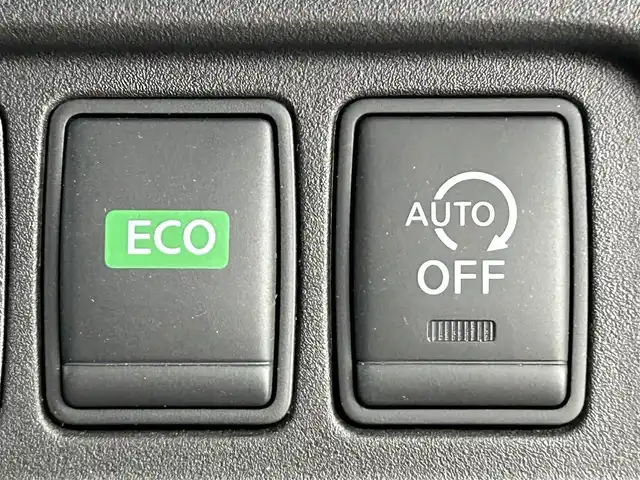 日産 セレナ ハイウェイスター Vセレクション 福岡県 2017(平29)年 5.8万km ブリリアントホワイトパール 後席モニター　/純正９型ナビ（ＢＴ，フルセグＴＶ）　/全方位カメラ　/ナビ連動ドラレコ　/ＥＴＣ　/ＡＣＣ　/コーナーセンサー　/エマージェンシーブレーキ　/レーンキープ　/パーキングアシスト　/両側電動スライドドア