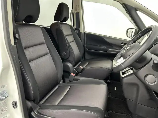 日産 セレナ ハイウェイスター Vセレクション 福岡県 2017(平29)年 5.8万km ブリリアントホワイトパール 後席モニター　/純正９型ナビ（ＢＴ，フルセグＴＶ）　/全方位カメラ　/ナビ連動ドラレコ　/ＥＴＣ　/ＡＣＣ　/コーナーセンサー　/エマージェンシーブレーキ　/レーンキープ　/パーキングアシスト　/両側電動スライドドア