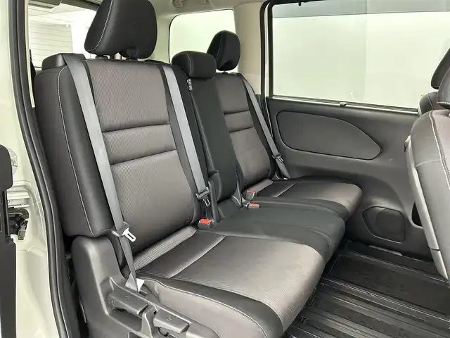 日産 セレナ ハイウェイスター Vセレクション 福岡県 2017(平29)年 5.8万km ブリリアントホワイトパール 後席モニター　/純正９型ナビ（ＢＴ，フルセグＴＶ）　/全方位カメラ　/ナビ連動ドラレコ　/ＥＴＣ　/ＡＣＣ　/コーナーセンサー　/エマージェンシーブレーキ　/レーンキープ　/パーキングアシスト　/両側電動スライドドア