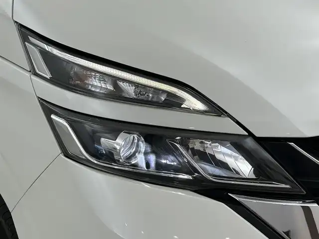日産 セレナ ハイウェイスター Vセレクション 福岡県 2017(平29)年 5.8万km ブリリアントホワイトパール 後席モニター　/純正９型ナビ（ＢＴ，フルセグＴＶ）　/全方位カメラ　/ナビ連動ドラレコ　/ＥＴＣ　/ＡＣＣ　/コーナーセンサー　/エマージェンシーブレーキ　/レーンキープ　/パーキングアシスト　/両側電動スライドドア