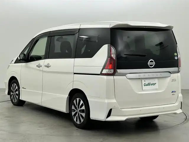 日産 セレナ ハイウェイスター Vセレクション 福岡県 2017(平29)年 5.8万km ブリリアントホワイトパール 後席モニター　/純正９型ナビ（ＢＴ，フルセグＴＶ）　/全方位カメラ　/ナビ連動ドラレコ　/ＥＴＣ　/ＡＣＣ　/コーナーセンサー　/エマージェンシーブレーキ　/レーンキープ　/パーキングアシスト　/両側電動スライドドア