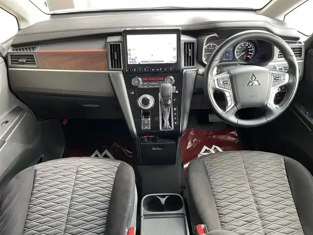 三菱 デリカＤ：５ P 千葉県 2020(令2)年 5.9万km ウォームホワイトパール AIS検査済み社外パーツ取付済み/【4WD ディーゼル 8人乗り】/ワンオーナー/オートステップ/リフトアップキット（社外）/ＪＡＯＳフロントバンパーガード（社外）/マドリスグリル（社外）/純正大型液晶メモリナビ/（フルセグTV/Bluetooth Audio/Music Catcher/HDMI）/フリップダウンモニター/マルチアラウンドビューモニター/クルーズコントロール/プッシュスタート/スマートキー/両側パワースライドドア/パワーバックドア/ETC/ルーフビームガーニッシュ