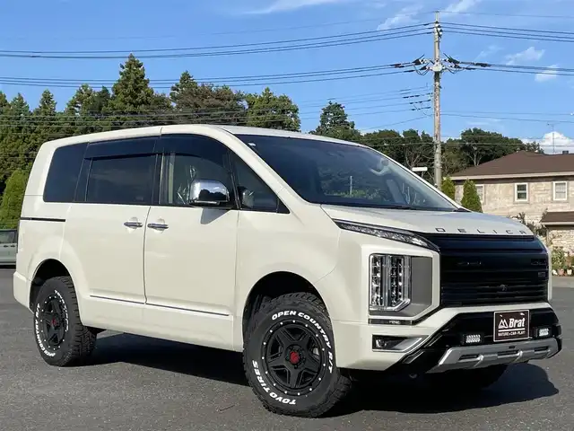 三菱 デリカＤ：５ P 千葉県 2020(令2)年 5.9万km ウォームホワイトパール AIS検査済み社外パーツ取付済み/【4WD ディーゼル 8人乗り】/ワンオーナー/オートステップ/リフトアップキット（社外）/ＪＡＯＳフロントバンパーガード（社外）/マドリスグリル（社外）/純正大型液晶メモリナビ/（フルセグTV/Bluetooth Audio/Music Catcher/HDMI）/フリップダウンモニター/マルチアラウンドビューモニター/クルーズコントロール/プッシュスタート/スマートキー/両側パワースライドドア/パワーバックドア/ETC/ルーフビームガーニッシュ