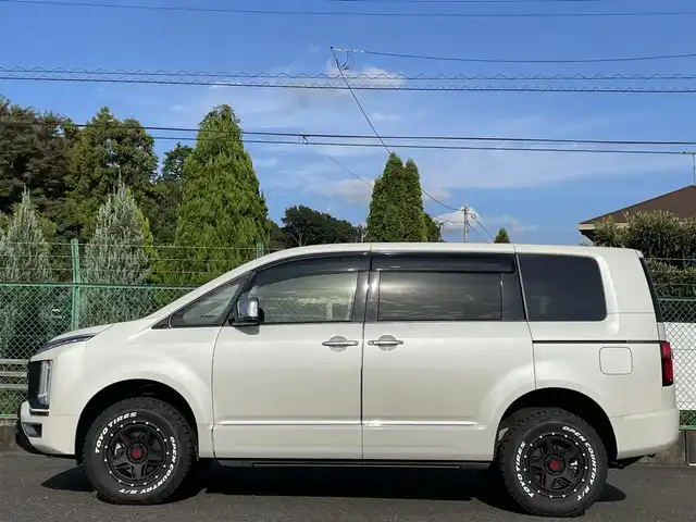 三菱 デリカＤ：５ P 千葉県 2020(令2)年 5.9万km ウォームホワイトパール AIS検査済み社外パーツ取付済み/【4WD ディーゼル 8人乗り】/ワンオーナー/オートステップ/リフトアップキット（社外）/ＪＡＯＳフロントバンパーガード（社外）/マドリスグリル（社外）/純正大型液晶メモリナビ/（フルセグTV/Bluetooth Audio/Music Catcher/HDMI）/フリップダウンモニター/マルチアラウンドビューモニター/クルーズコントロール/プッシュスタート/スマートキー/両側パワースライドドア/パワーバックドア/ETC/ルーフビームガーニッシュ