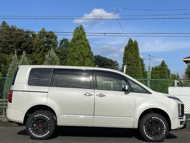 三菱 デリカＤ：５ P 千葉県 2020(令2)年 5.9万km ウォームホワイトパール AIS検査済み社外パーツ取付済み/【4WD ディーゼル 8人乗り】/ワンオーナー/オートステップ/リフトアップキット（社外）/ＪＡＯＳフロントバンパーガード（社外）/マドリスグリル（社外）/純正大型液晶メモリナビ/（フルセグTV/Bluetooth Audio/Music Catcher/HDMI）/フリップダウンモニター/マルチアラウンドビューモニター/クルーズコントロール/プッシュスタート/スマートキー/両側パワースライドドア/パワーバックドア/ETC/ルーフビームガーニッシュ