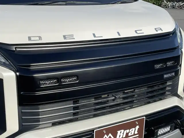 三菱 デリカＤ：５ P 千葉県 2020(令2)年 5.9万km ウォームホワイトパール AIS検査済み社外パーツ取付済み/【4WD ディーゼル 8人乗り】/ワンオーナー/オートステップ/リフトアップキット（社外）/ＪＡＯＳフロントバンパーガード（社外）/マドリスグリル（社外）/純正大型液晶メモリナビ/（フルセグTV/Bluetooth Audio/Music Catcher/HDMI）/フリップダウンモニター/マルチアラウンドビューモニター/クルーズコントロール/プッシュスタート/スマートキー/両側パワースライドドア/パワーバックドア/ETC/ルーフビームガーニッシュ