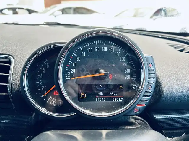 ＭＩＮＩ ミニ クラブマン クーパー 大阪府 2017(平29)年 3.8万km 緑Ⅱ コンパートメントP/ライトP/純正ナビ/バックカメラ/ACC/ETC/ドラレコ/クリアランスソナー/純正17インチAW/USB/AUX/Bluetooth