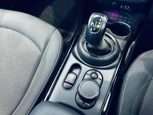 ＭＩＮＩ ミニ クラブマン クーパー 大阪府 2017(平29)年 3.8万km 緑Ⅱ コンパートメントP/ライトP/純正ナビ/バックカメラ/ACC/ETC/ドラレコ/クリアランスソナー/純正17インチAW/USB/AUX/Bluetooth