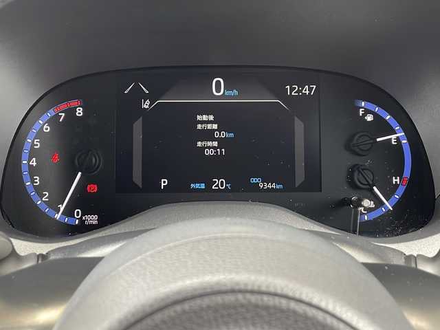 トヨタ ヤリスクロス Z 静岡県 2023(令5)年 1万km プラチナホワイトパールマイカ 【主要装備】/純正ディスプレイオーディオ　/レーダークルーズコントロール　/メモリナビ　/ハーフレザーシート　/Ｂｌｕｅｔｏｏｔｈ　/パノラミックビューモニター　/シートヒーター　/ブラインドスポットビューモニター　/ドラレコ/純正18インチアルミホイール/プッシュスタート/スマートキー/パワーシート/LEDヘッドライト/スペアキー有り