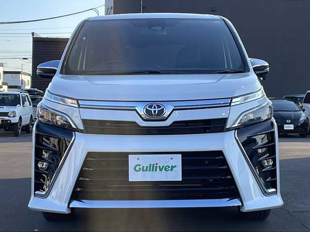 トヨタ ヴォクシー ZS 煌Ⅲ 道北・旭川 2021(令3)年 1.3万km ホワイトパールクリスタルシャイン 寒冷地仕様/ワンオーナー/4WD/メモリーナビ（アルパイン９インチ）/CS/DVD/BT/SD/USB/HDMI/フルセグ/バックカメラ/PCS/PKSB/クリアランスソナー/LDA/アイドリングストップ/クルーズコントロール/両側パワースライドドア/オートハイビーム/オートライト/フォグ/ハーフレザー/オートリトラミラー/サンシェード/純正フロアマット/ドアバイザー/純正スマートキーエンジンスターター/フロントデアイサー/純正AW付き夏タイヤ積込